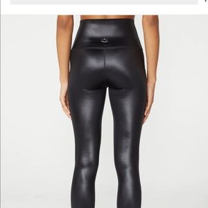 Beyond Yoga “sport gloss” leggings